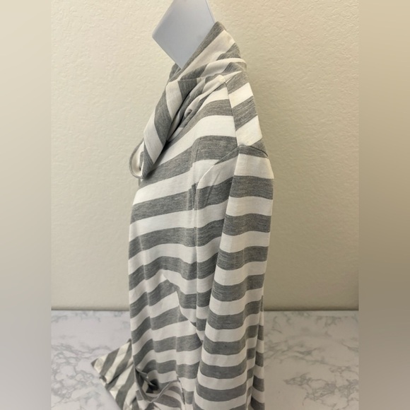 Women’s Avenue Sweater Size 16 Thin Knit Long Sleeve Cowl Neck Gray Striped​ - Picture 4 of 9